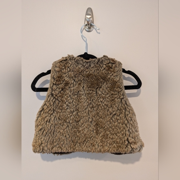 FREE WITH PURCHASE Old Navy Faux Shearling Vest - Picture 2 of 3